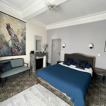 L'oiseau Bleu Peacock Bed & Breakfast Roubia