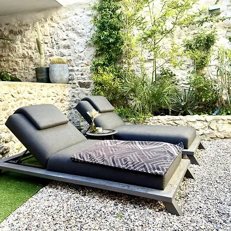 Bed & Breakfast L'oiseau Bleu Peacock Roubia